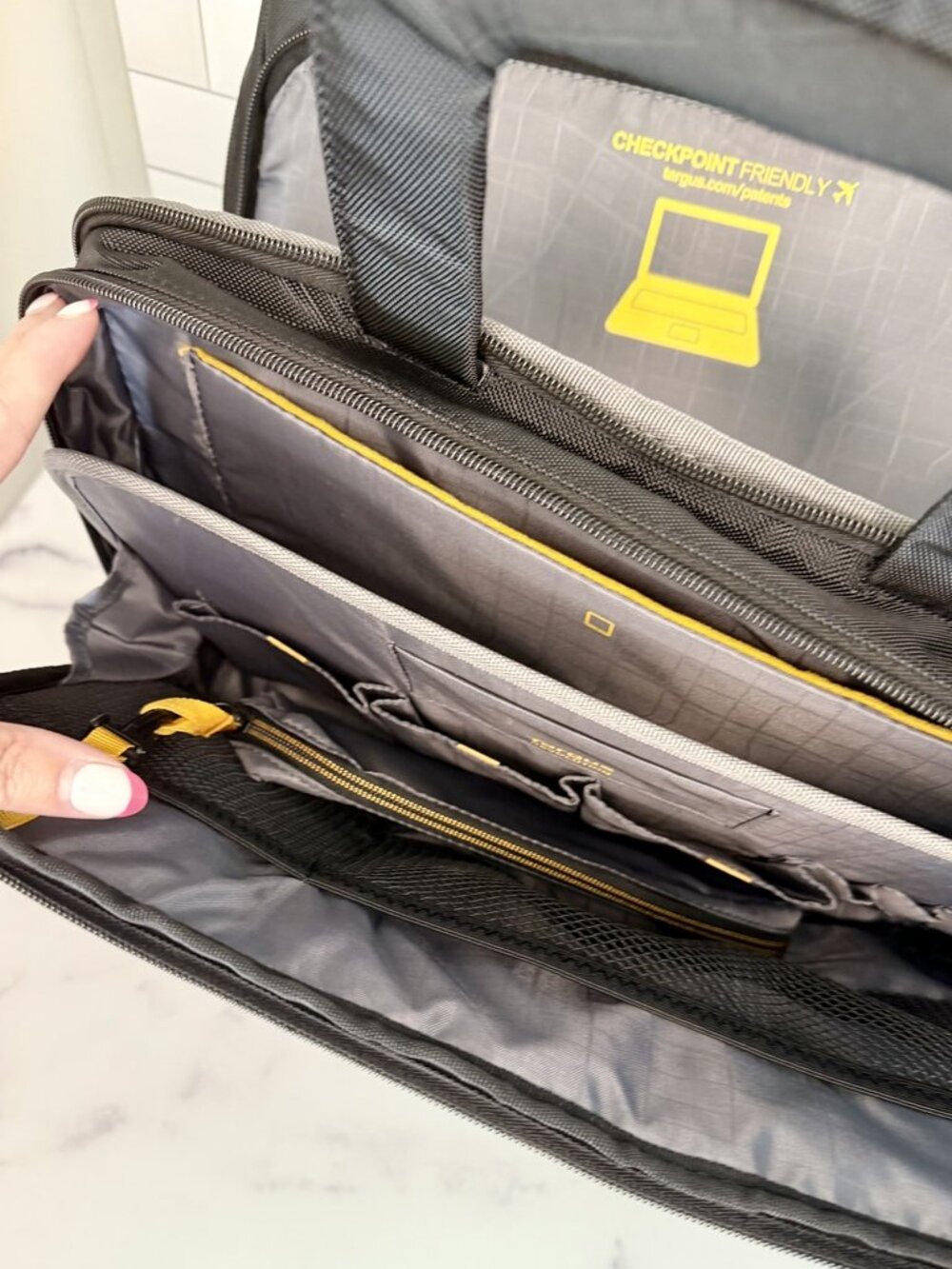 NWOT Targus 13.3-14" Revolution Ultra-Thin Briefcase - TTL224 - Picture 5 of 7
